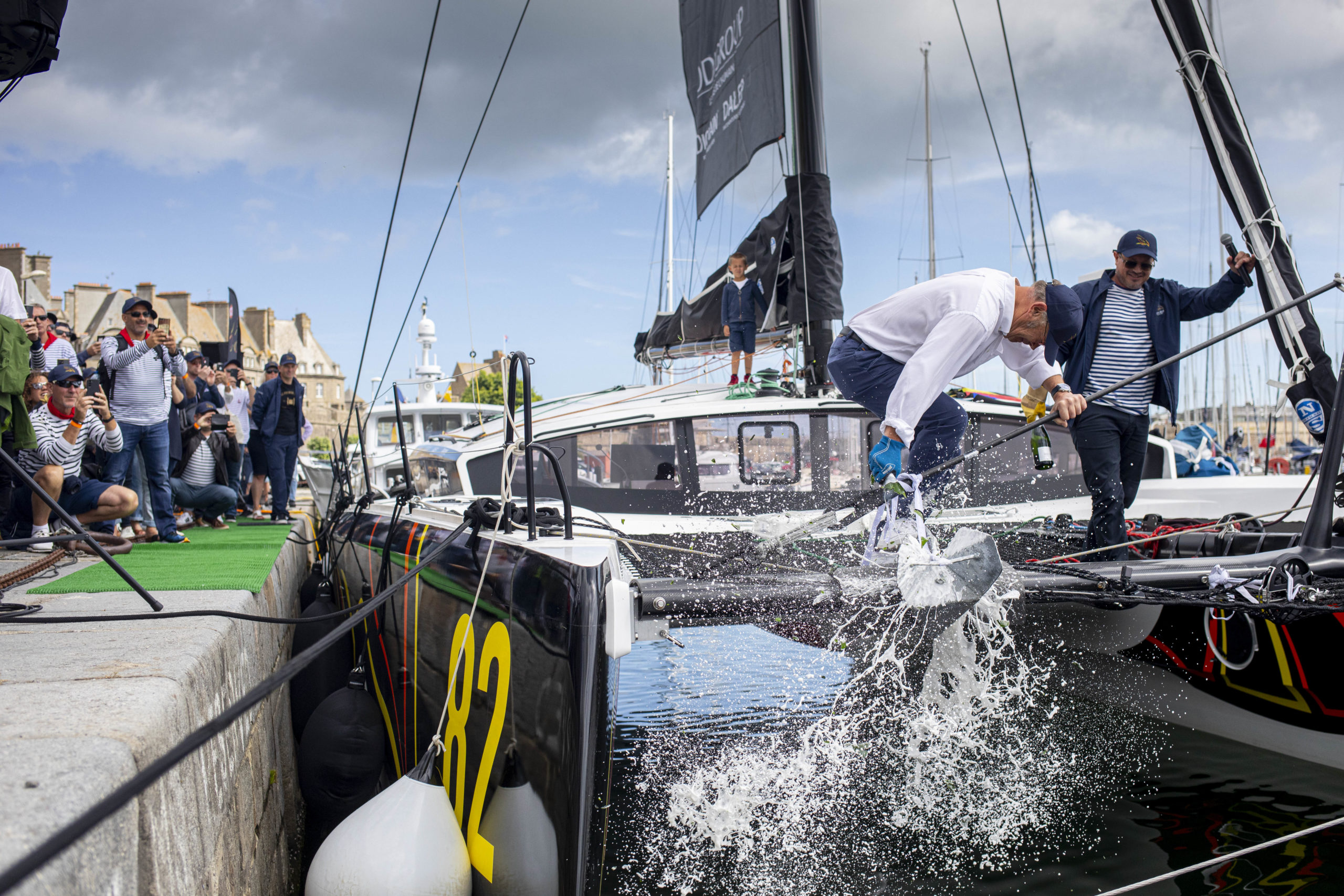 Une vague d’émotion malouine pour le baptême du catamaran LODIGROUP en présence de l’ensemble des collaborateurs du groupe